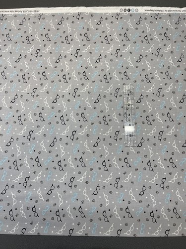 Cats Rule Paw Prints & Glasses Camelot Cotton Fabric Fat Quarter Or Continuous - Picture 5 of 12