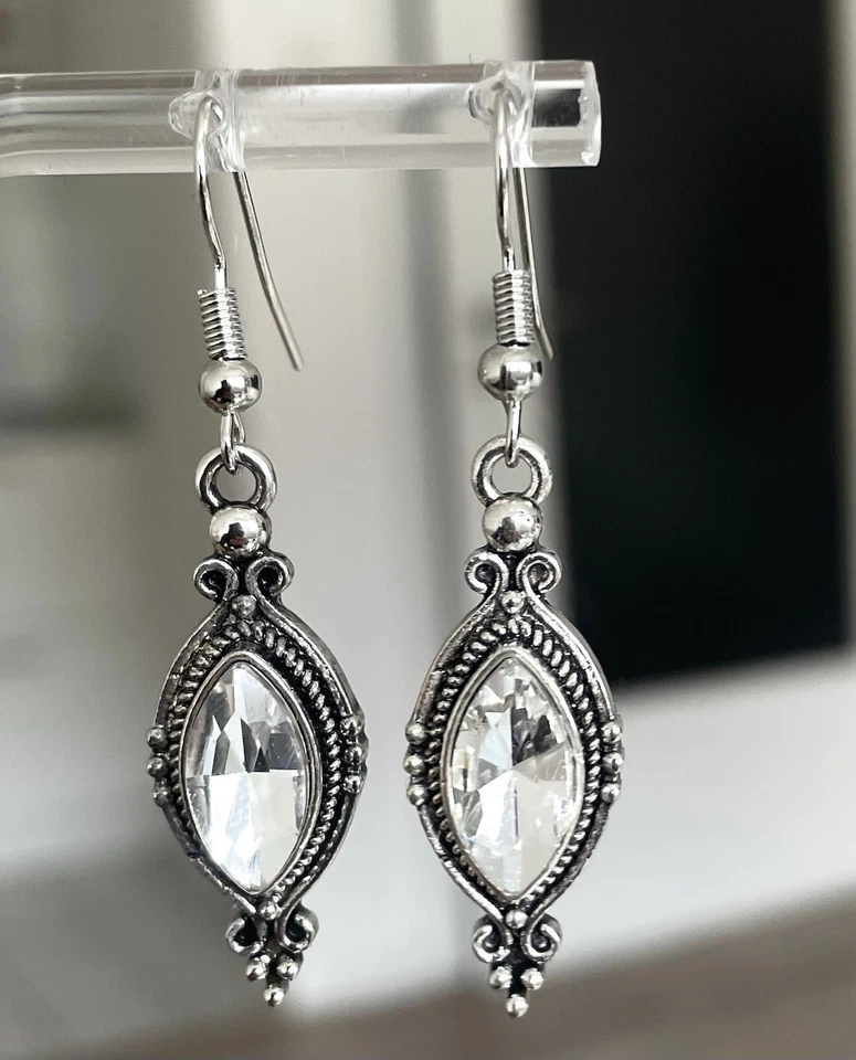 Restverkauf! Wunderschöne Vintage Edelstahl Ohrringe mit funkelnden Glassteinen  - Bild 2 von 4