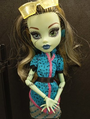 Mattel Monster High Doll Puppe Frankie Stein :  Scaris City Of Frights Travel 