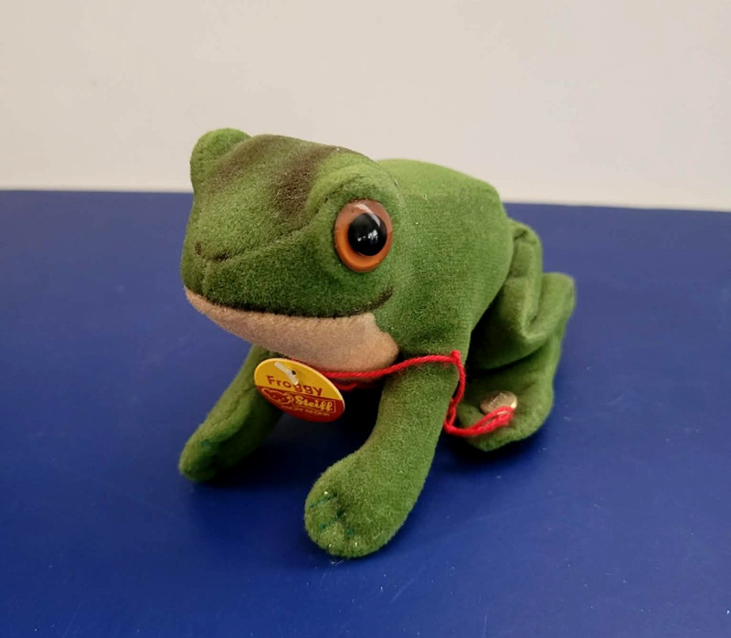 VINTAGE STEIFF "FROGGY" FROG - 4.75” HIGH - BUTTON & TAG
