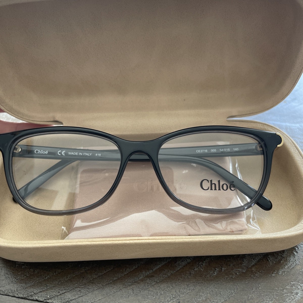Chloe Oversized Black Frames with Gray Gradient Lenses 889652544113_p1_v_4d667fef-  main image 4