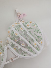 NWT! Victoria's Secret Dream Angels Push Up Without Padding Bra White Daisy 36D