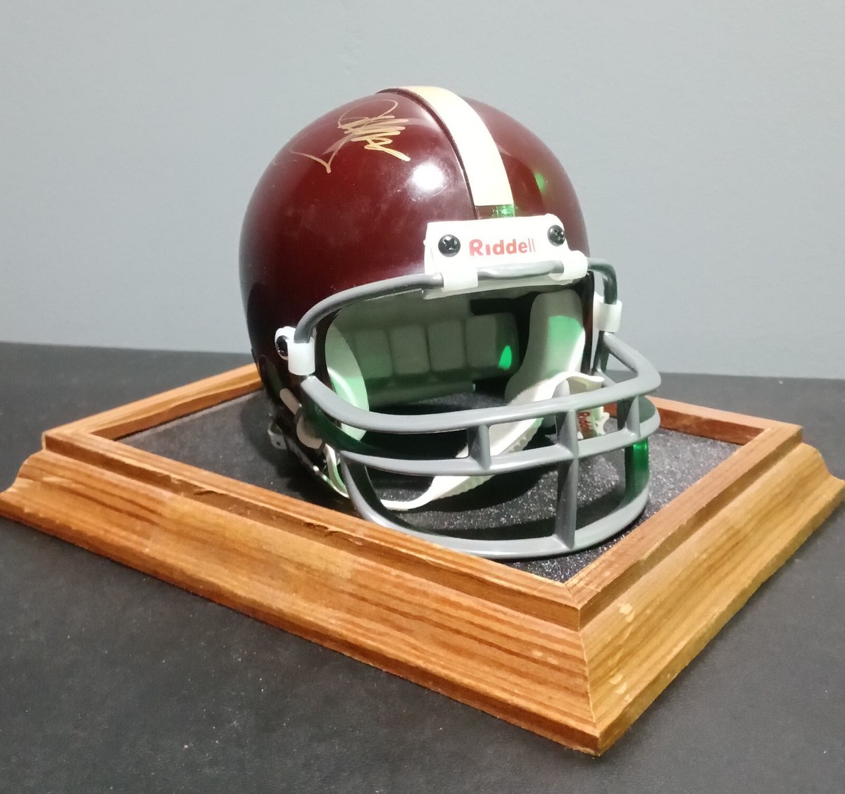 RIDDEL MINI HELMET SIGNED BY NFL WASHINGTON REDSKINS DARRELL GREEN
