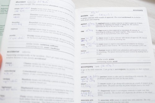 The Macquarie Junior Thesaurus Paperback Book School Learning - Picture 2 of 4