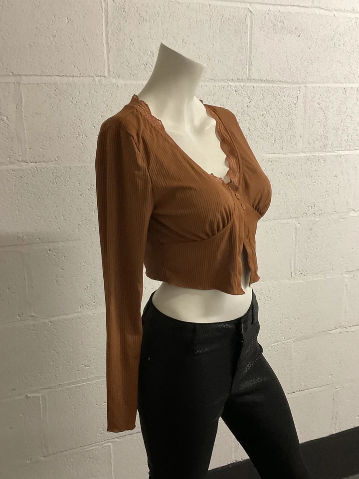 SHEIN Rust Brown Ribbed Lace Trim Cropped Top | Long Sleeve Button Detail Size M - Image 3 of 4