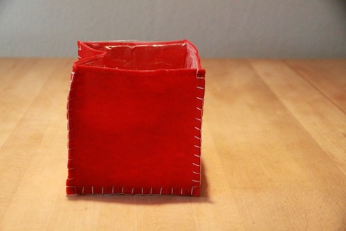 Übertopf Tasche Filz innen mit Folie faltbar Schneeflocke aufgestickt weiß rot - Bild 3 von 9