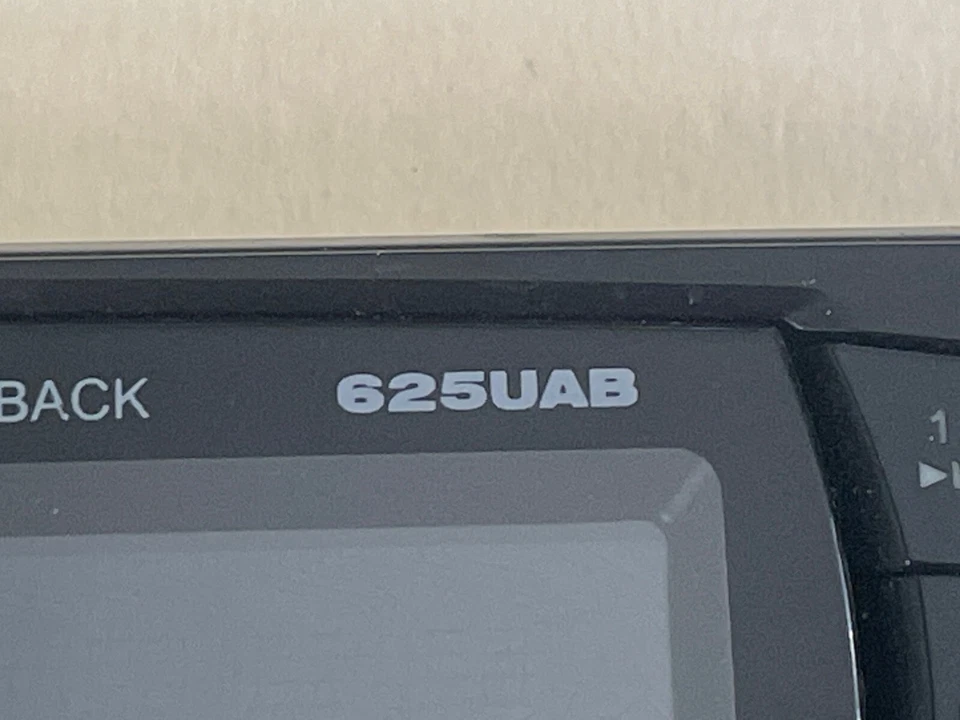 PLACA FRONTAL ESTÉREO PARA AUTOMÓVIL BOSS 625UAB PLACA FRONTAL BOSS 625UAB SOLO FABRICANTE DE EQUIPOS ORIGINALES🟠 Foto 4 de 4