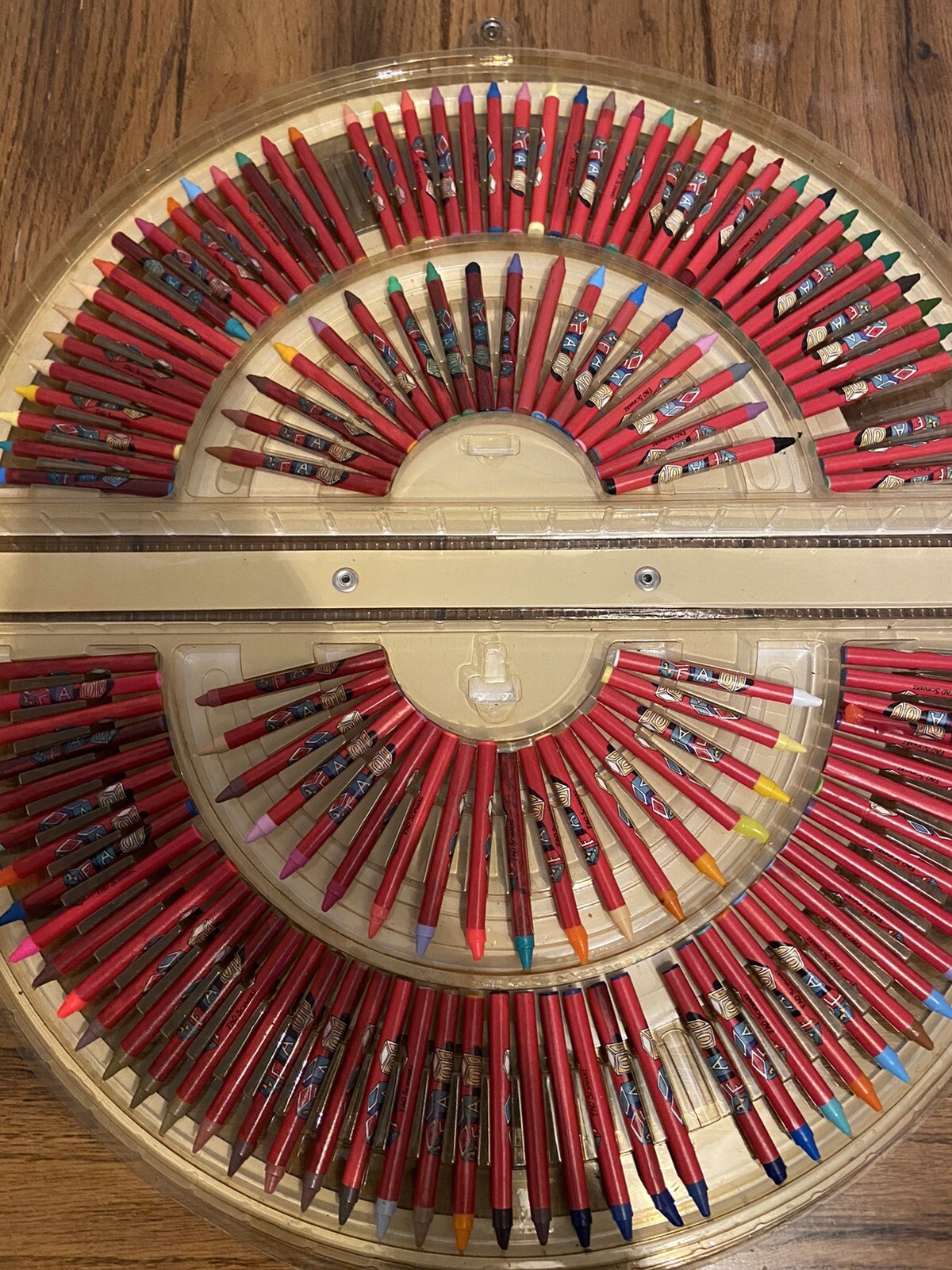 FAO Schwarz Vintage 130 Crayon set….Art Set eBay