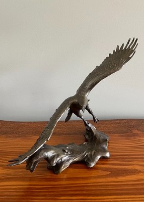 Franklin Mint Ruyckevelt Bronze American Bald Eagle Gliding Lake