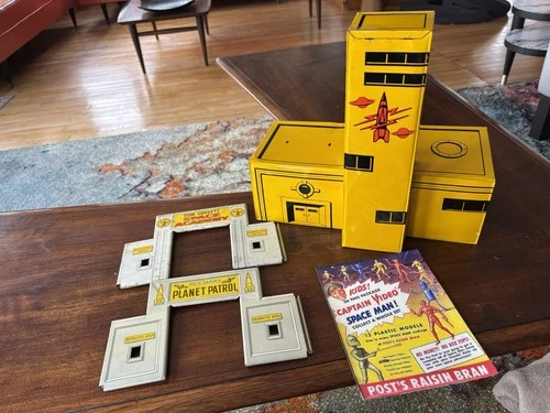 VTG 1952 Marx Tom Corbett Space Academy Launch Building & Entrance Gates VGC