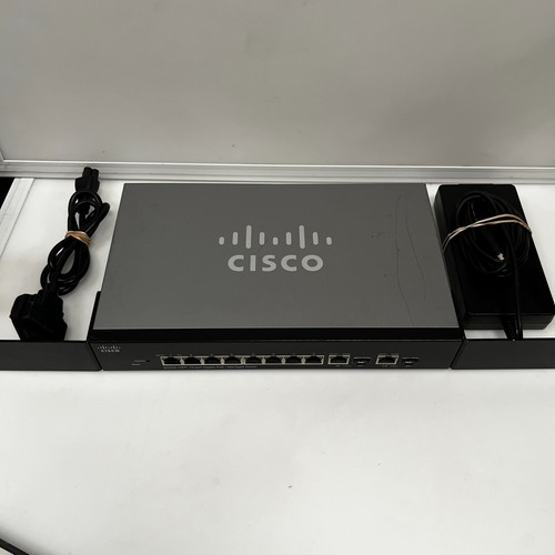 Cisco SG300-10PP 10 ports Gigabit PoE et commutateur mané avec alimentation et supports rack