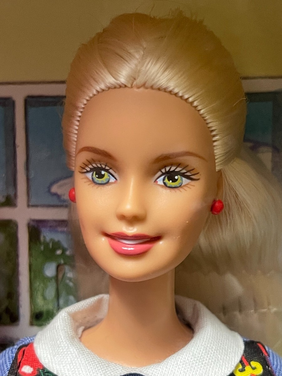バービー人形　The Teacher Barbie Amazon.com: Barbie Doll & Accessories Makeup Artist Fashion