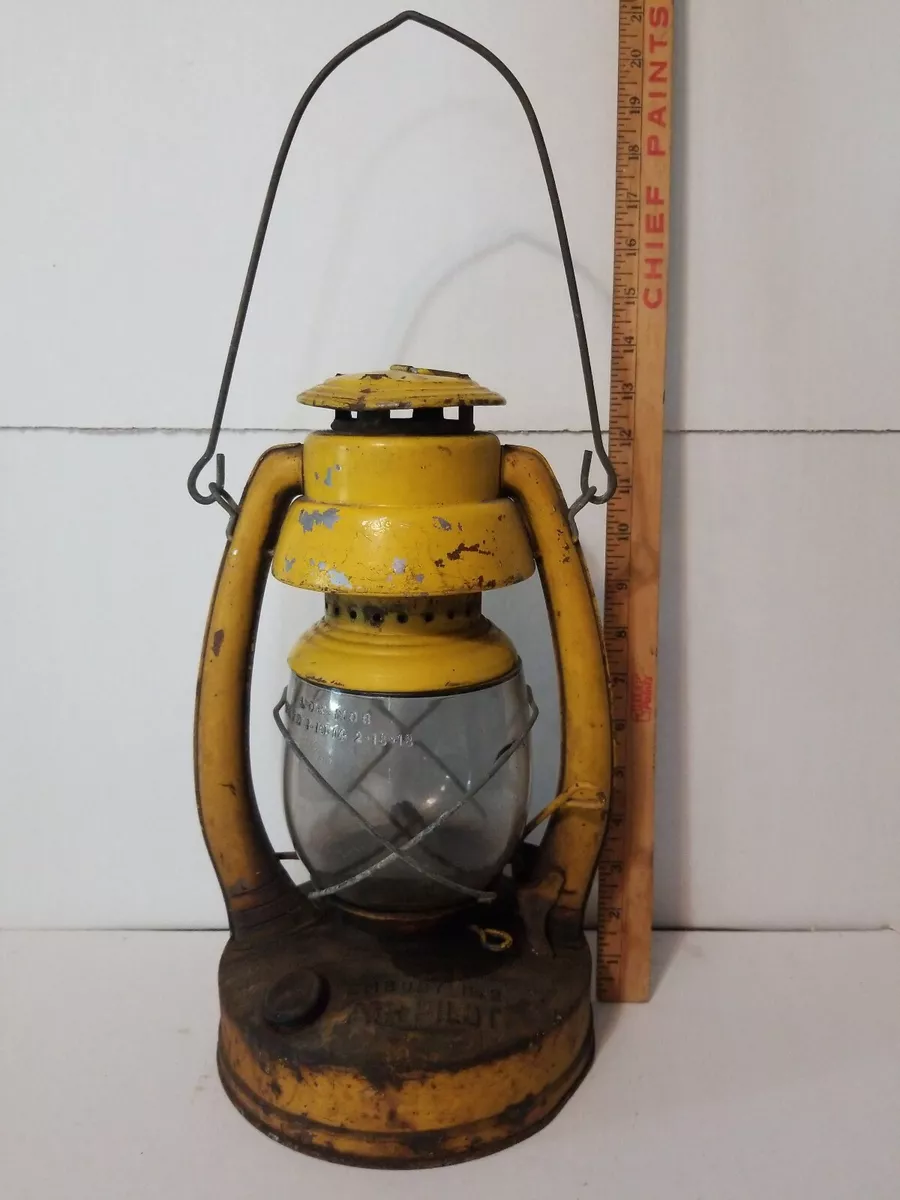 VTG Embury No 2 Air Pilot Oil Lantern YELLOW PROPERTY OF CHICAGO