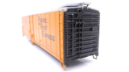 Athearn HO 50 FT Pacific Fruit Express PFE Plug Door Reefer Train Kit 1627 2of4 - Picture 3 of 15