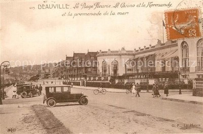 Deauville-sur-Mer La Plage Fleurie Le Casno et le Normandy et la promenade de la