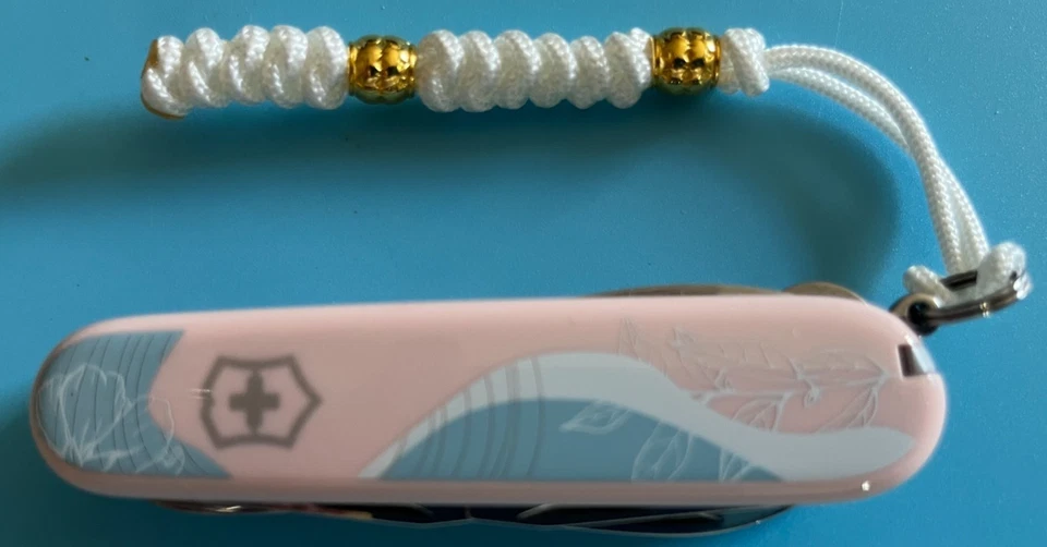 Diseño Victorinox Paris, con bolígrafo y cordón blanco/oro, 91 mm, diseño de color Foto 3 de 4