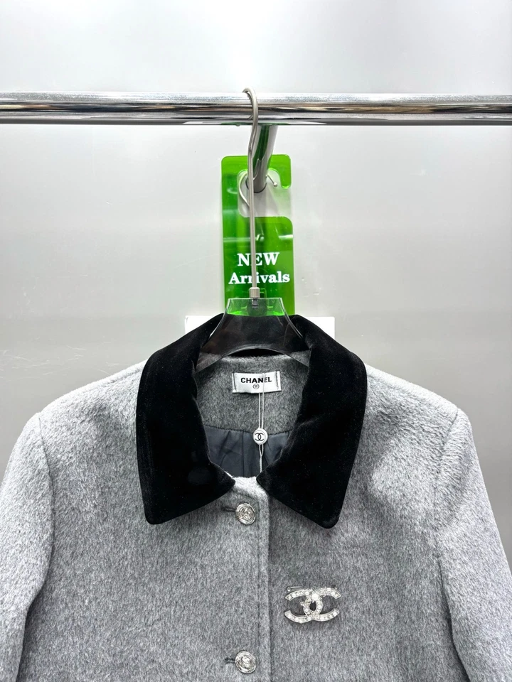 Chanel CC Velvet Collar Splicing Intimate Short Coat M - Image 4 of 4