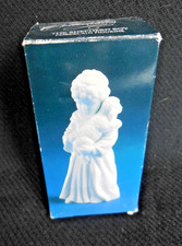 AVON Nativity Collectibles THE SHEPHERD BOY W/LAMB White Porcelain 1985 + Box