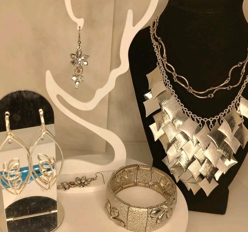 Costume Retro/Modern Jewelry Set