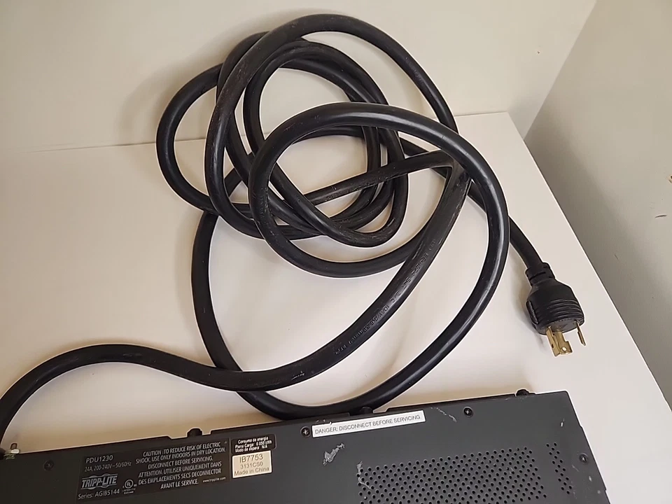 Tripp-lite Basic PDU, 30 A, 20 outlet with 16 c13 & 4 c19- 200/208/240V, L6 30 P - Image 3 of 4