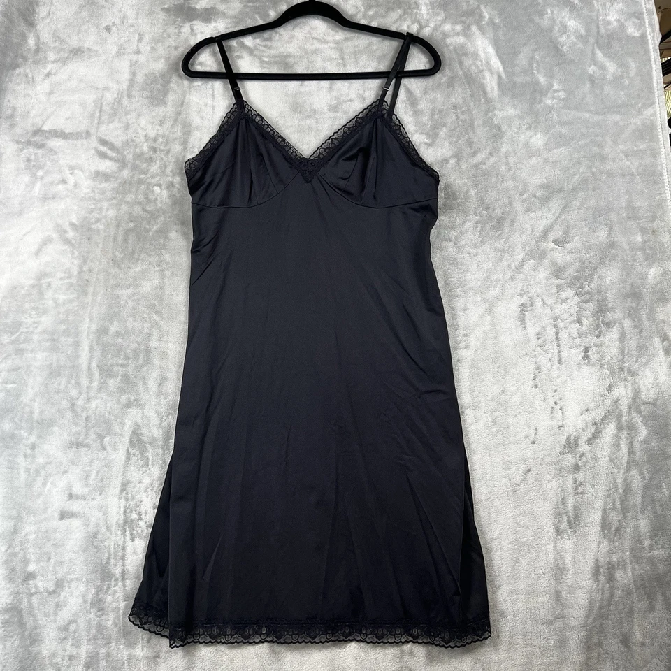 Vestido sin mangas negro lencería camisón Vanity Fair para mujer talla grande con ribete de encaje satinado Foto 2 de 4