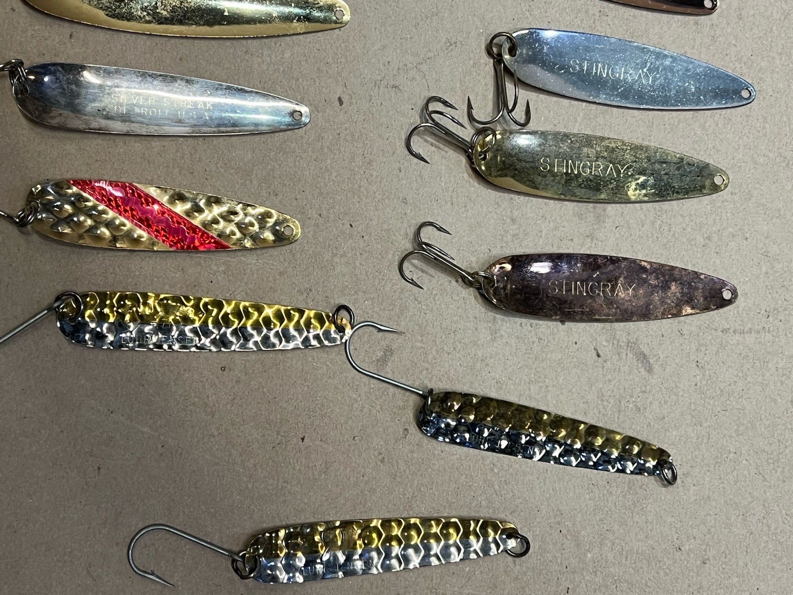 Lot of 17 Large Trolling Spoons Walleye Salmon Stingray Luhr Jensen Flutter #106 - Image 8