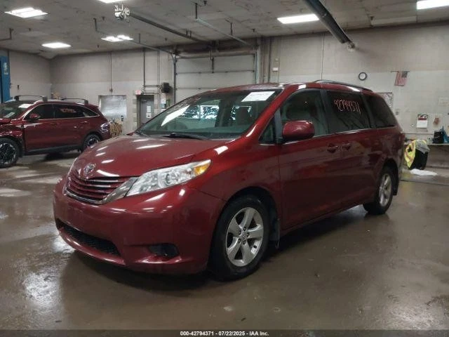 Used Hood fits: 2017 Toyota Sienna Grade B - Imagem 2 de 4