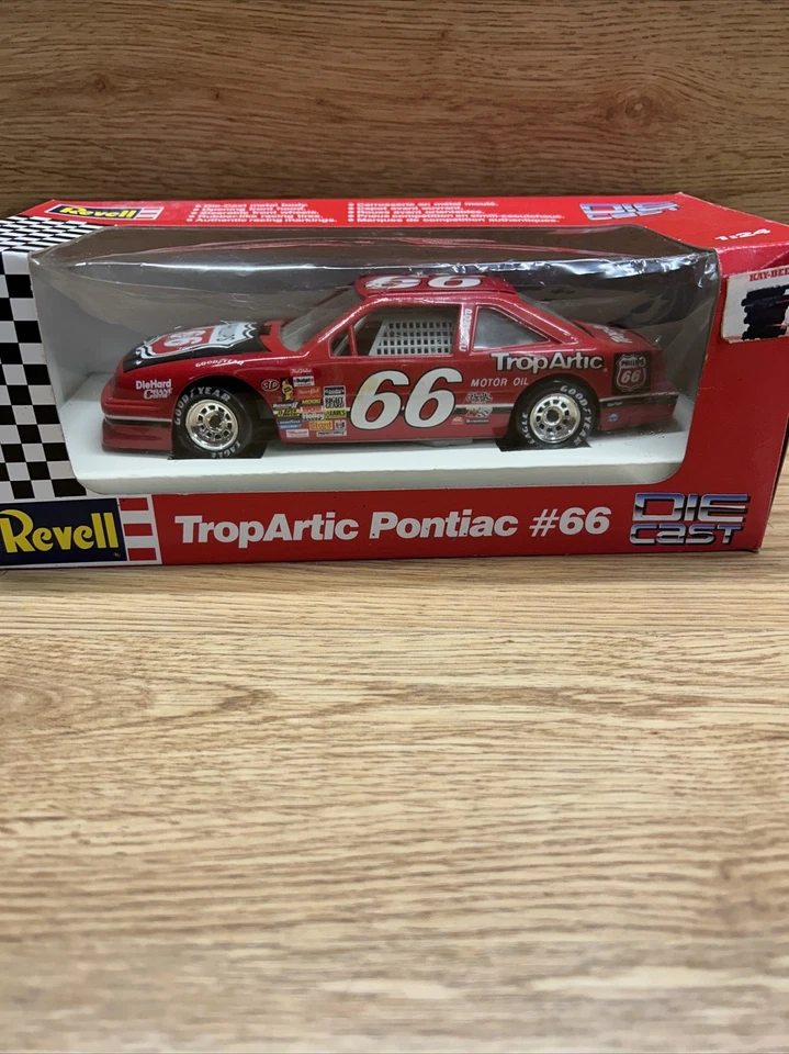 Revell #66 Phillips 66 TropArtic Pontiac 1991 fundido a presión Nascar coche escala 1:24 rojo Foto 3 de 4