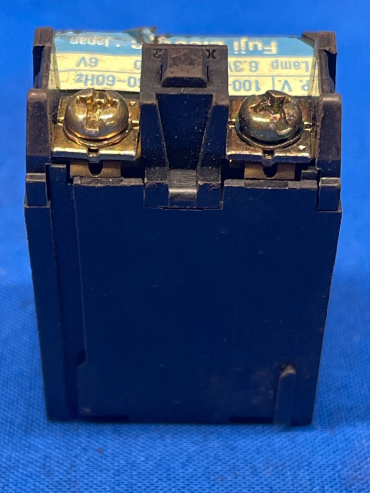 BLOQUE PULSADOR FUJI AHX511-H PRIMARIO 100/110 VOLTIOS 50/60HZ LÁMPARA 6,3 VOLTIOS 1W Foto 3 de 4