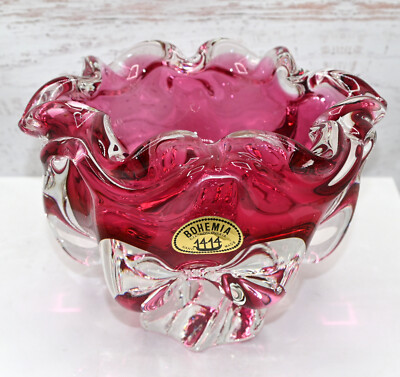 チェコスロバキア、Bohemia Glass 赤クリスタル皿 専用ケース付き Stunning Bohemia Art Glass Cranberry To Clear Ruffled Rim 1414