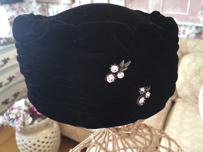 VINTAGE Women\'s Black Velvet With Rhinestone BroachPillbox Hat. Good Condition. Accessories | Vintage Womens Black Velvet With Rhinestone  main image 2