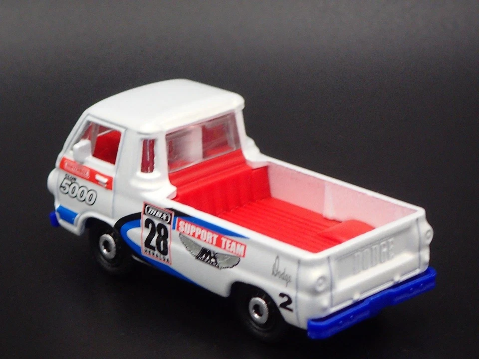 1966 66 DODGE A100 28 PICKUP TRUCK BIANCO MODELLO DIECAST IN SCALA 1:64 DIORAMA - Immagine 4 di 4