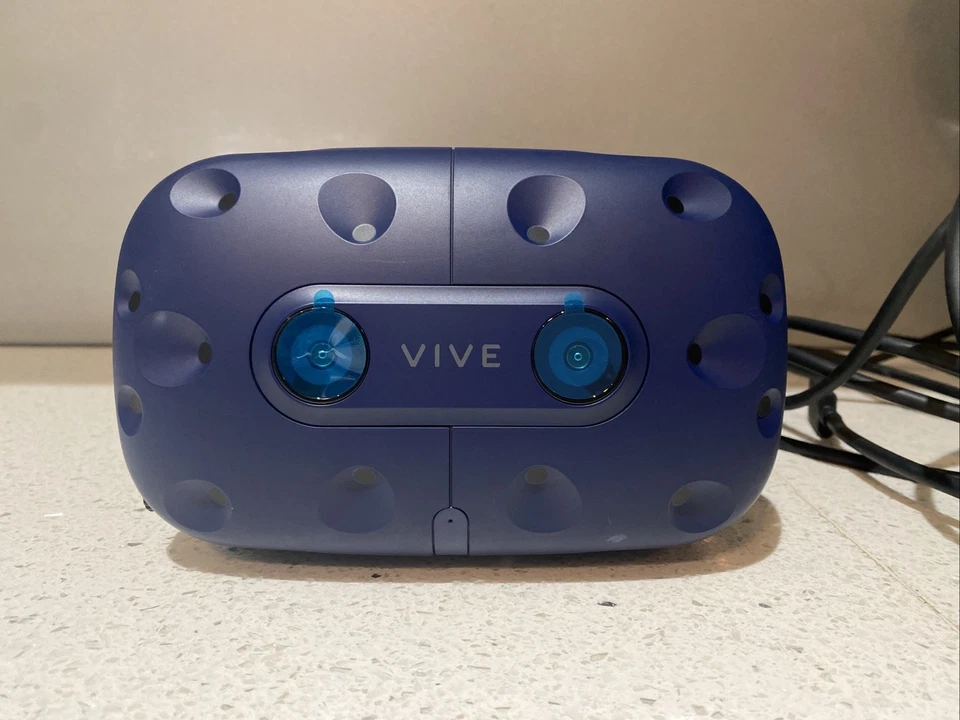 HTC Vive Pro Virtual Reality Headset Only + Cable - Image 3 of 4