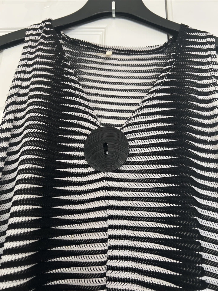 India Boutique Chic Blanco y Negro Rayas Atemporal Natación Cubre Talla Única Foto 2 de 4