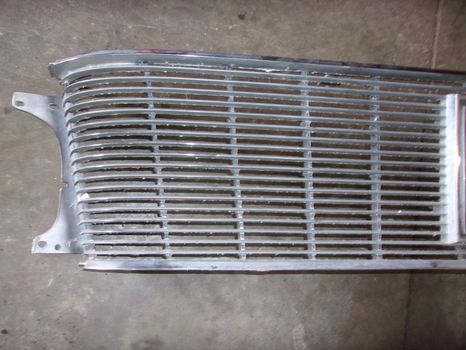 Chrysler Newport 1965 parrilla de radiador cromada OEM Mopar Foto 2 de 4