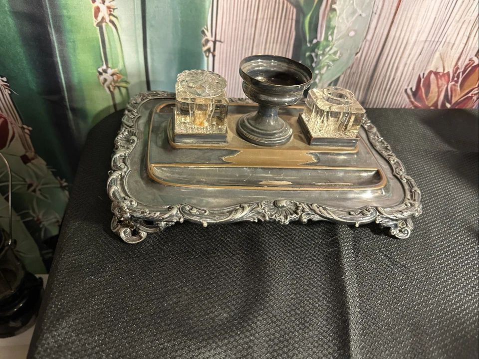"Soporte de tintero doble victoriano chapado en plata de 11,5"" con tinteros de cristal cortado" Foto 3 de 4