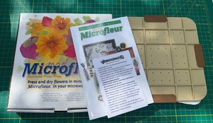 Max Microfleur Microwave Regular Flower Press Kit 5.5" w/ Instruction Book & Box