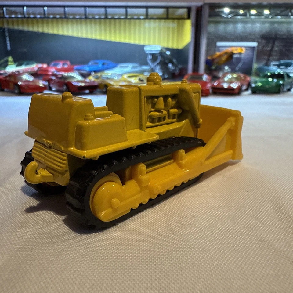 Vintage  Die-cast Caterpillar D9 Bulldozer 1:64 Diecast Model - Image 4 of 4