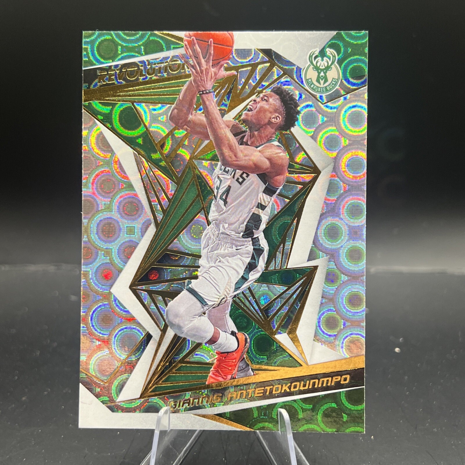 2019-20 Revolution Giannis Antetokounmpo Groove Prizm