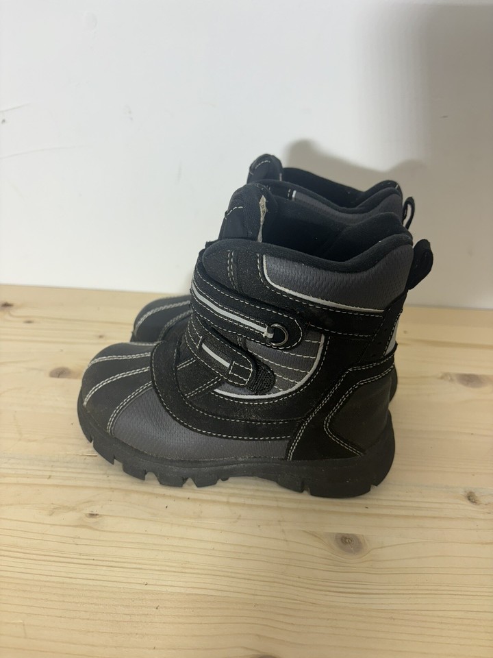 The Childrens Place Toddler, Kids Snow Boot Size 13 Black and Gray S12