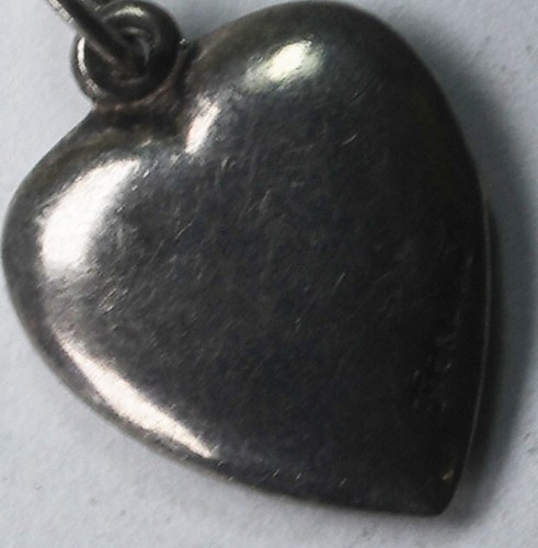 Sterling Vintage Puffy Heart Scroll Edge Charm 18mm x 15mm - Picture 3 of 3