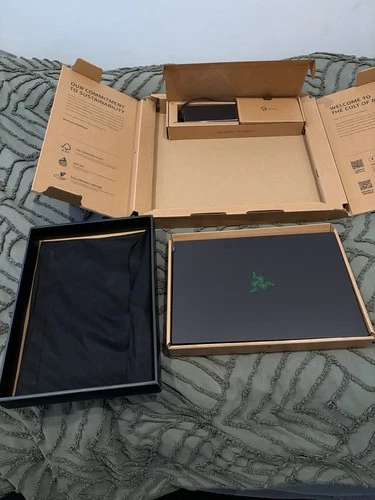 Razer Blade 16 RTX 5060 OLED 240Hz Gaming Laptop Ryzen AI 9 16GB 1TB SSD