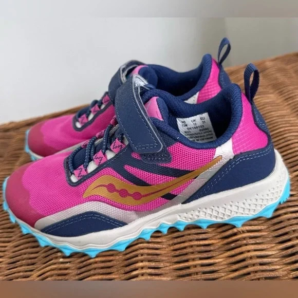 Saucony Kids Girl's Peregrine 12 Shield Sneaker Pink/Navy Size 13 Little Girl thumbnail 3
