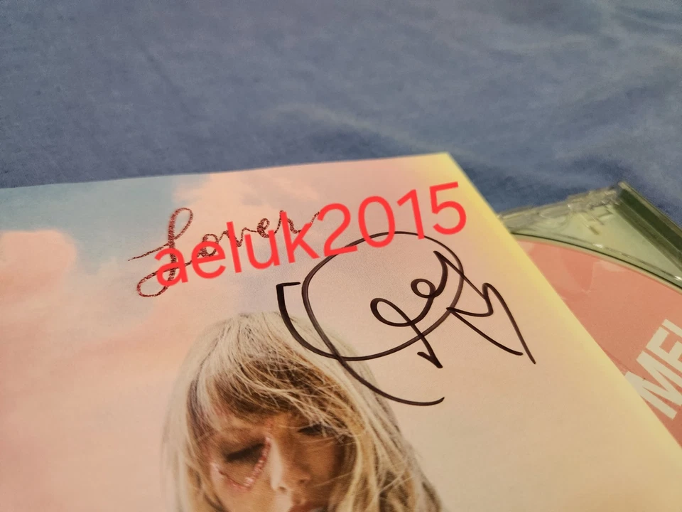 SIGNED TAYLOR SWIFT ME! CD AUTOGRAPHED LIMITED EDITION NEW SEALED RARE LOVER - Image 2 of 4