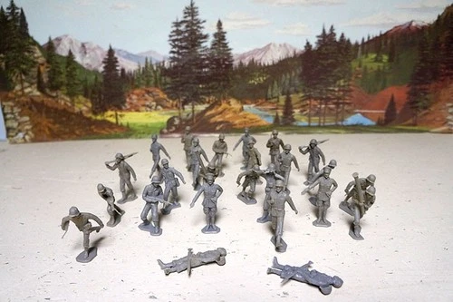 VINTAGE MARX WWII BATTLEGROUND GERMAN SOLDIERS