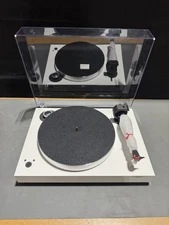 Pro-Ject X8 HG White Turntable + Sumiko Moonstone Cartridge – Open Box