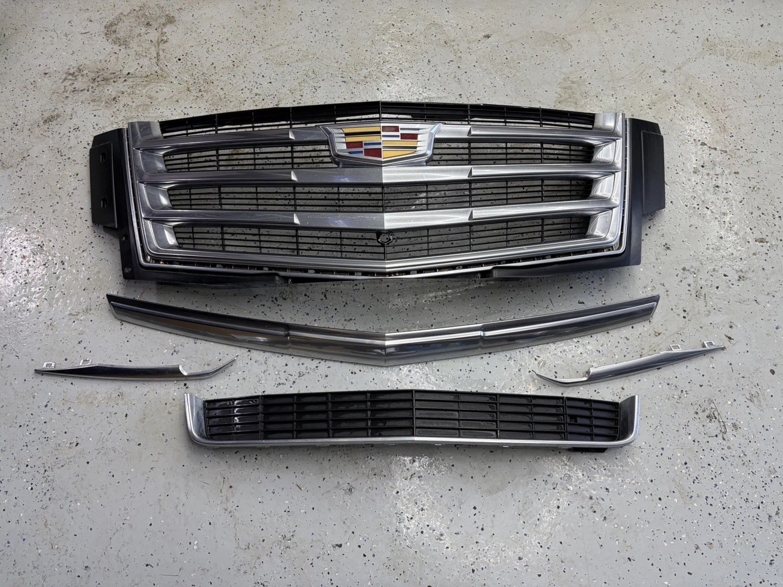2016 Cadillac Escalade Esv Front Bumper Grill Chrome