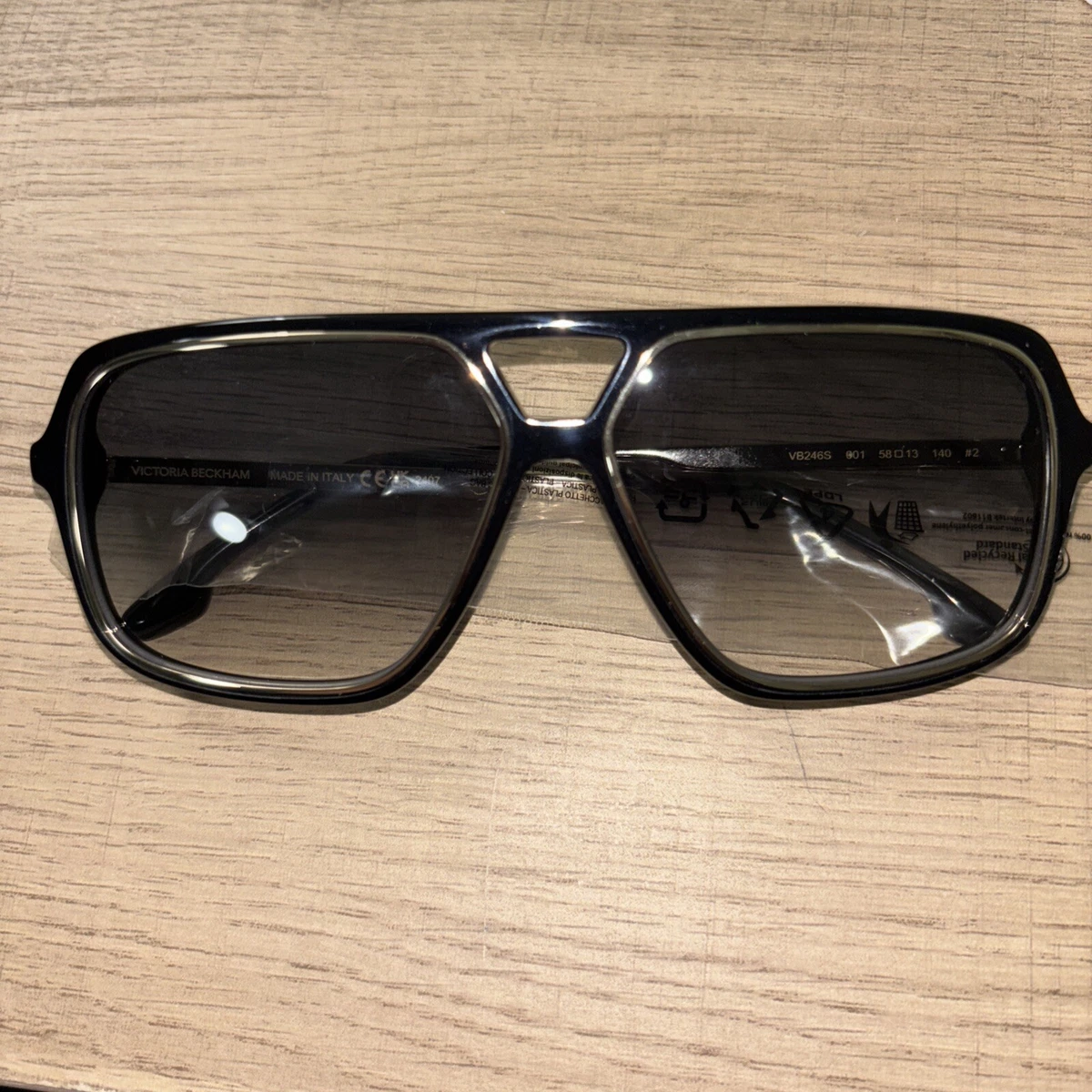 Victoria Beckham Aviator Black Sunglasses for Women for sale  display picture 1
