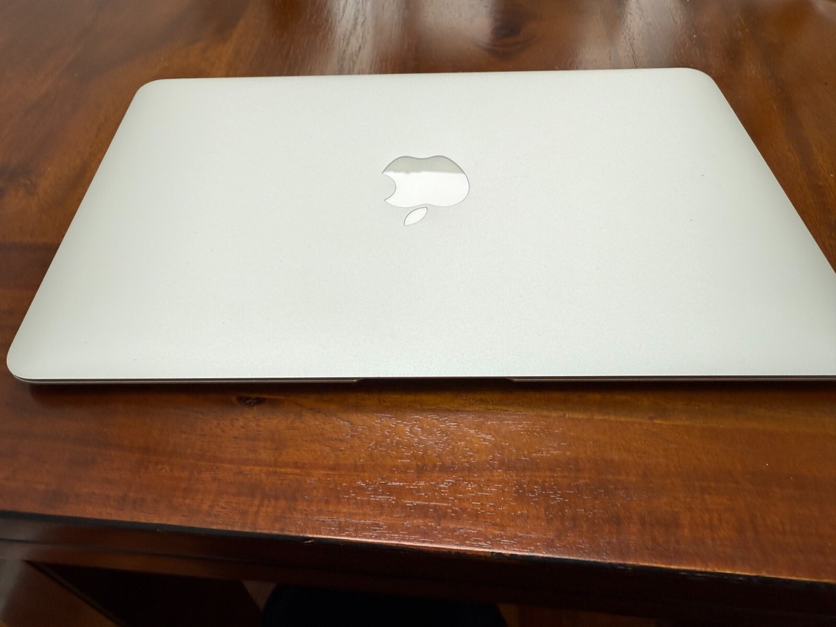 Apple MacBook Air 11 Inch Laptop 2014 Core i5 1.4GHz 4GB Ram 128GB