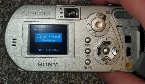 Sony Cyber-Shot DSC-P72 1.5" LCD 3x Optical Zoom 3.2 MP Digital Camera For Parts - Picture 10 of 10
